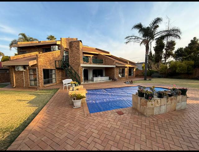 6 BEDROOM HOUSE FOR SALE IN SUNWARD PARK